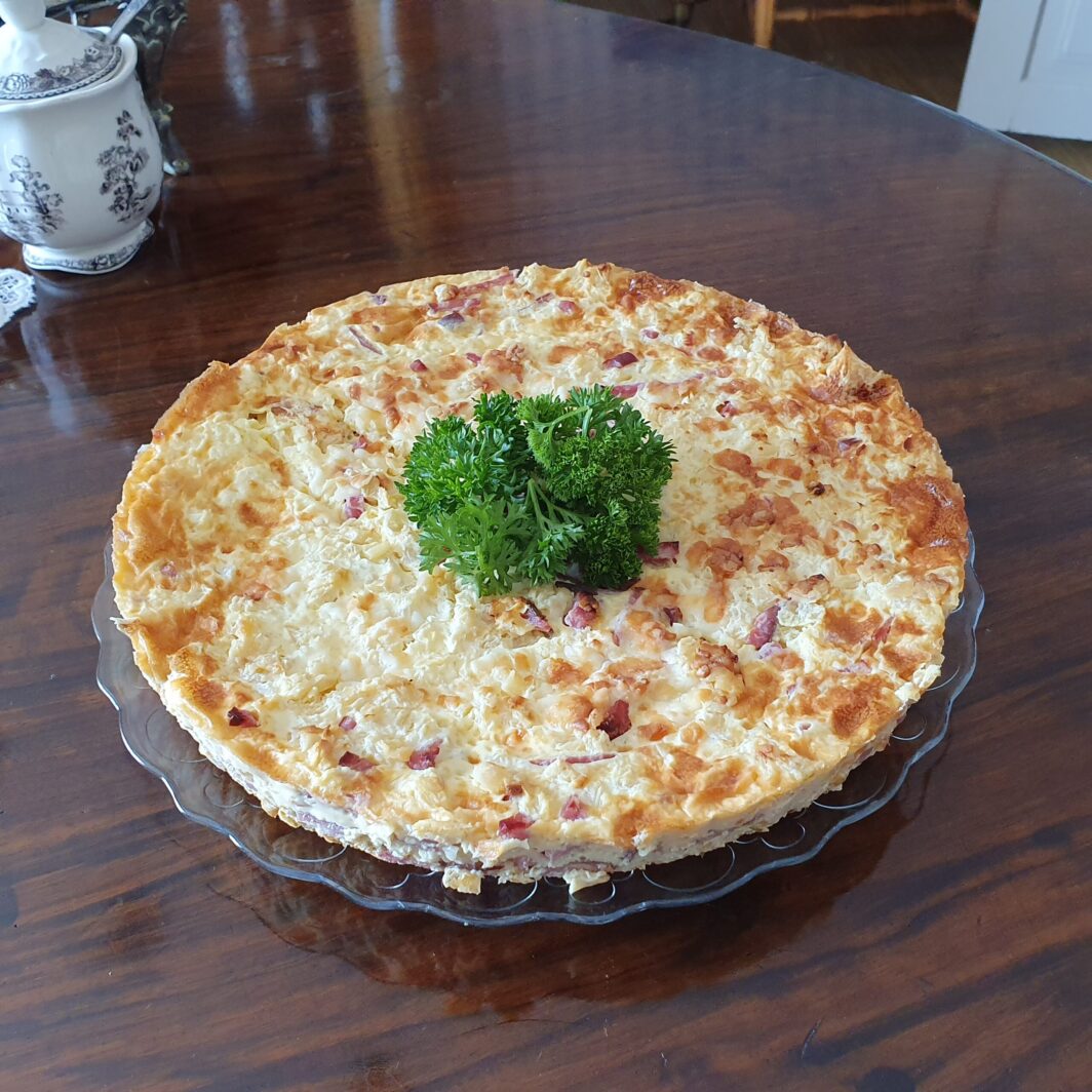 Suolainen piiras Kinkku-ananas