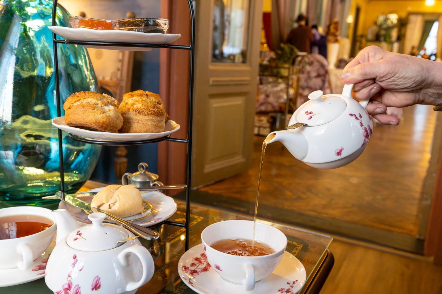Cajsan Cream Tea skonsseineen, hilloineen ja clotted creamineen