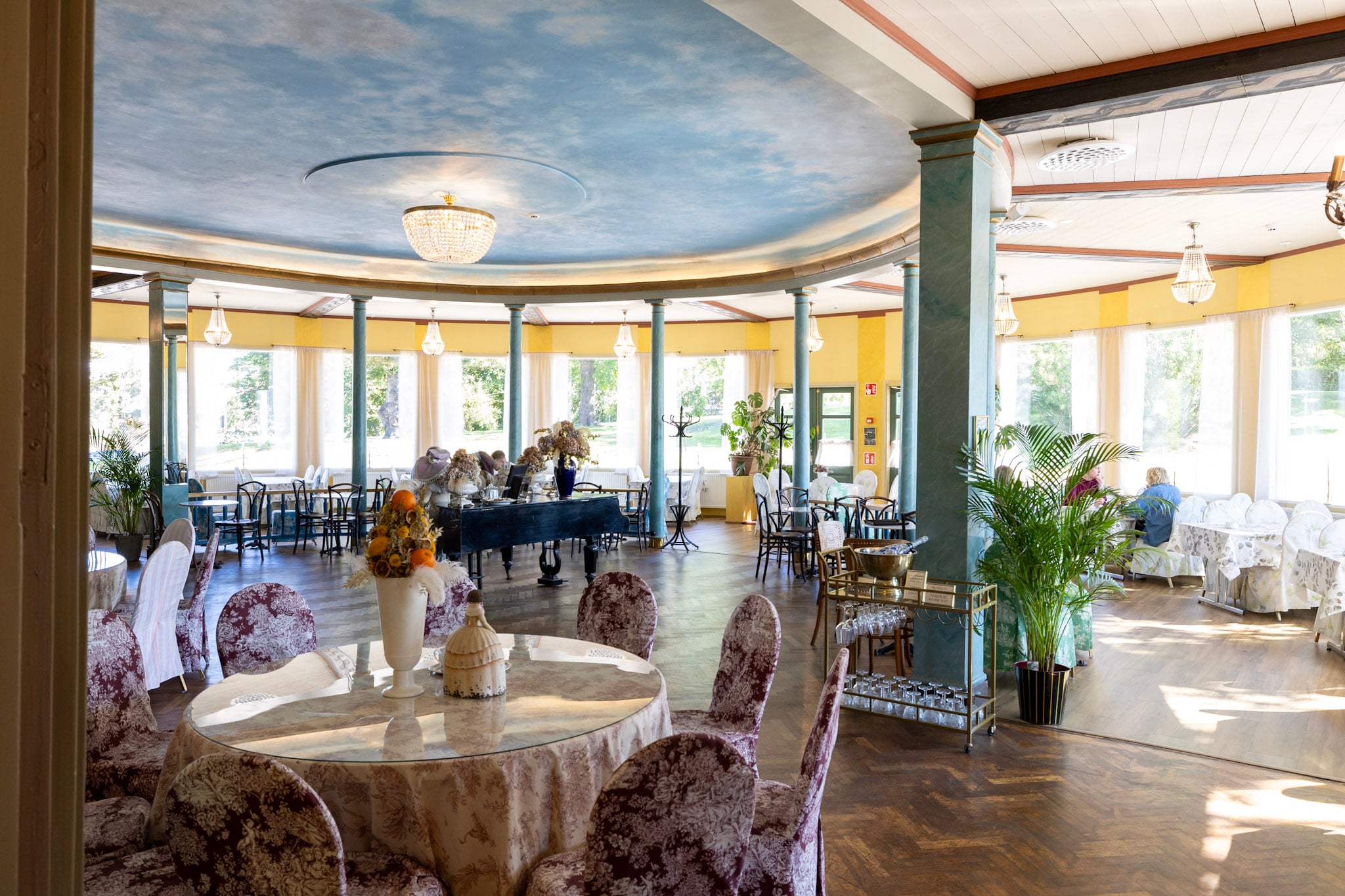 The historic interior of Cajsan Helmi tea room
